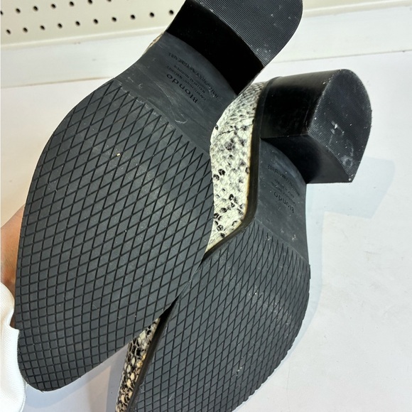 Blondo | Snakeskin Chelsea Botties - Picture 5 of 7